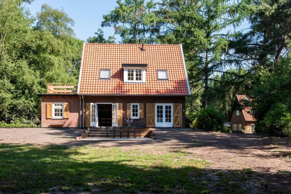 Fantastisch Familiehuis Met Grote Tuin I Bosrijk Лунтерен Екстериор снимка